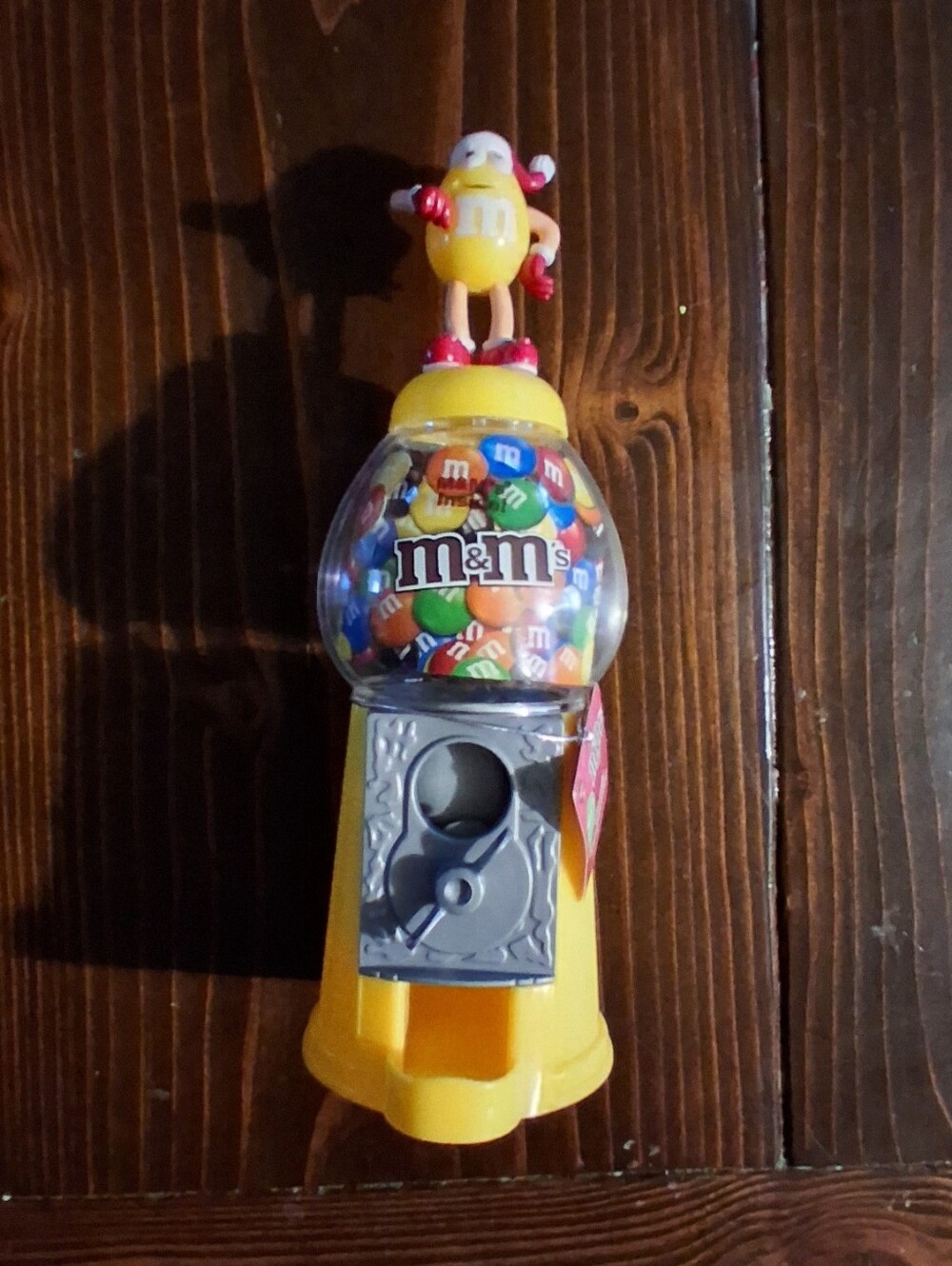 NWT M&M'S Yellow Character Candy Dispenser with Multicolor Candy Globe